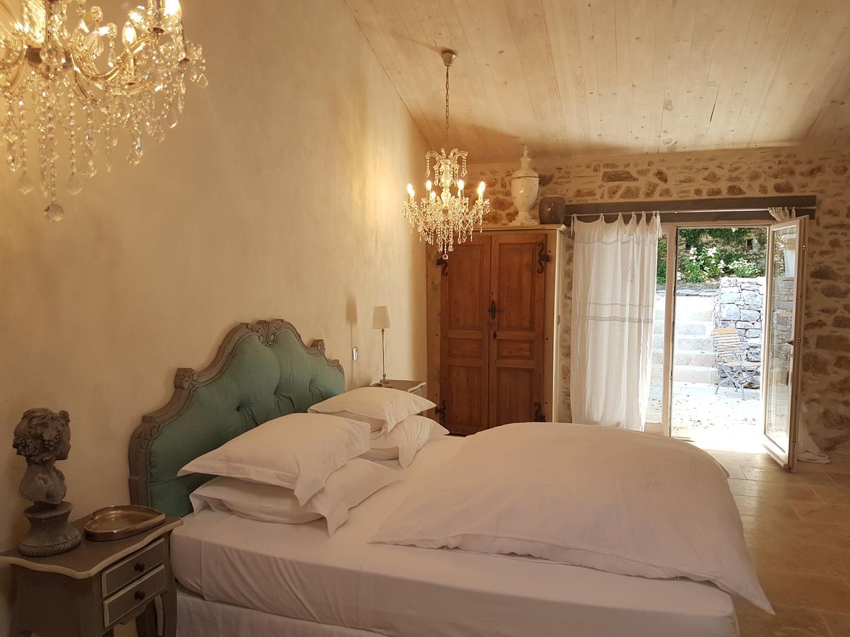 Le Domaine Saint Martin Bed & Breakfast Flassans-sur-Issole Exterior photo