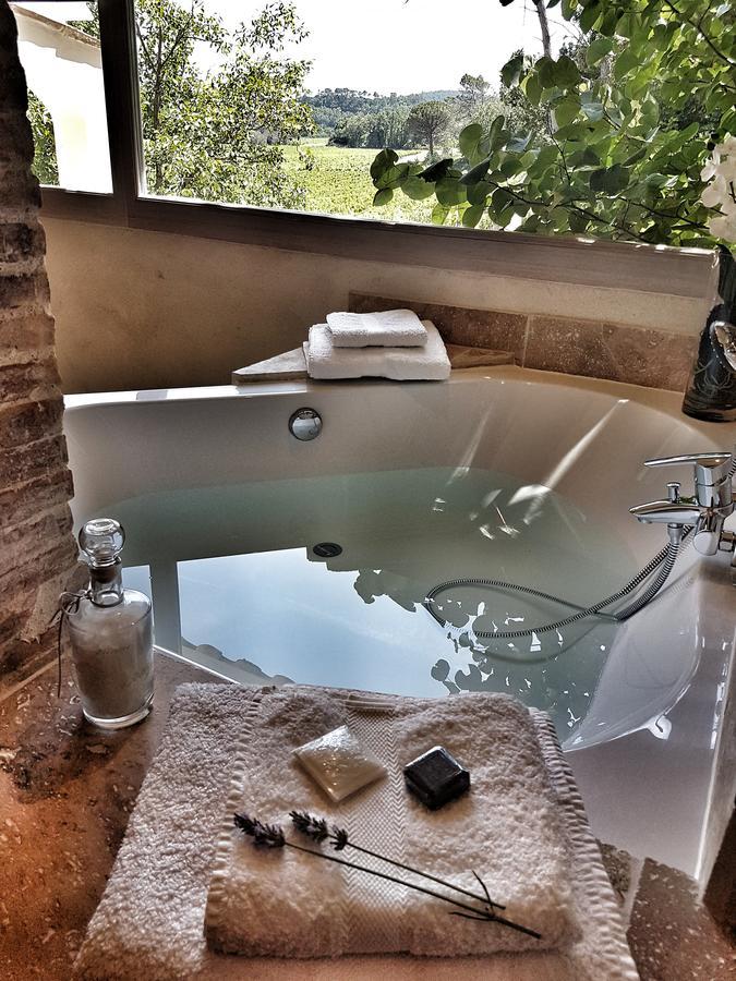 Le Domaine Saint Martin Bed & Breakfast Flassans-sur-Issole Exterior photo